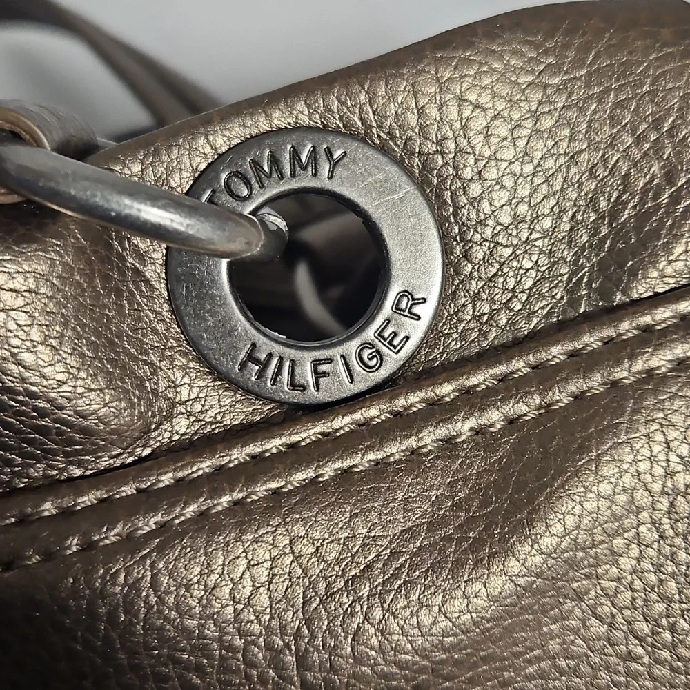 Tommy Hilfiger Bronze Vintage-style Baguette/barrel Bag